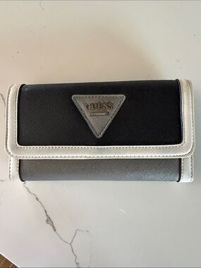GUESS Black, Gray and CreamTricolor Women's Flap Wallet
